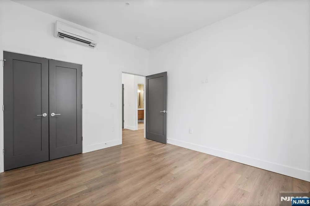 21 Lincoln Park 203 Newark, NJ 07102