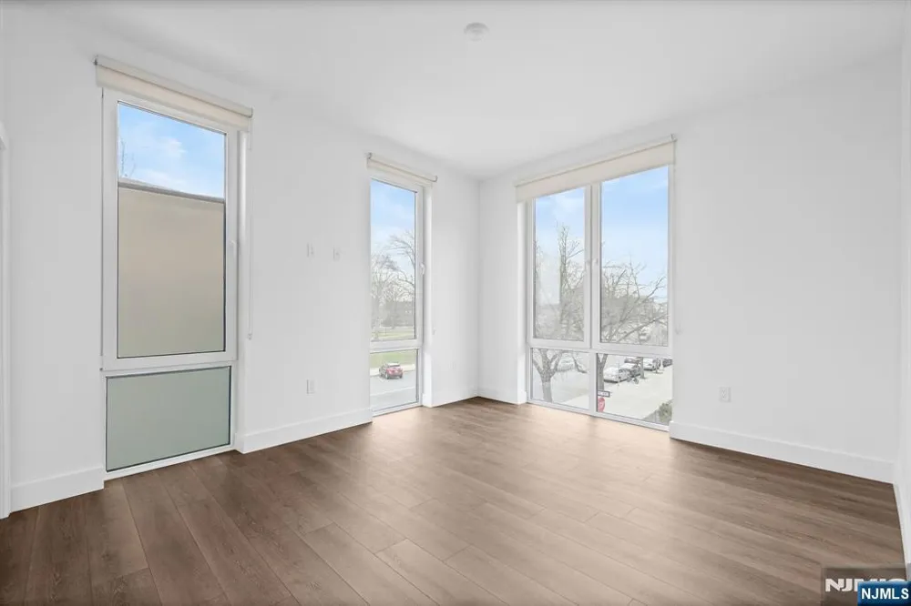 21 Lincoln Park 203 Newark, NJ 07102