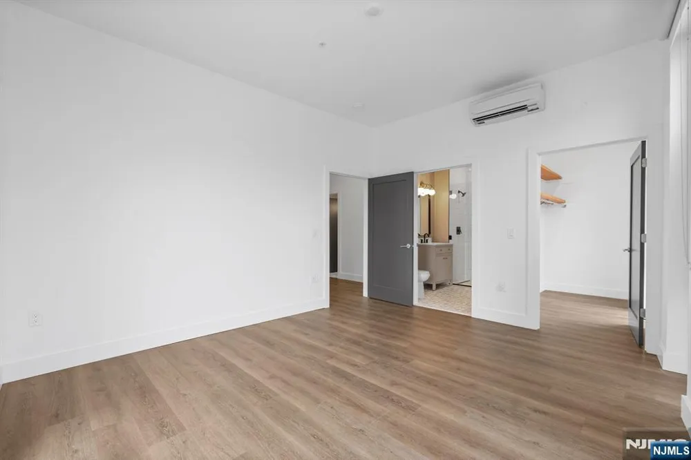 21 Lincoln Park 203 Newark, NJ 07102