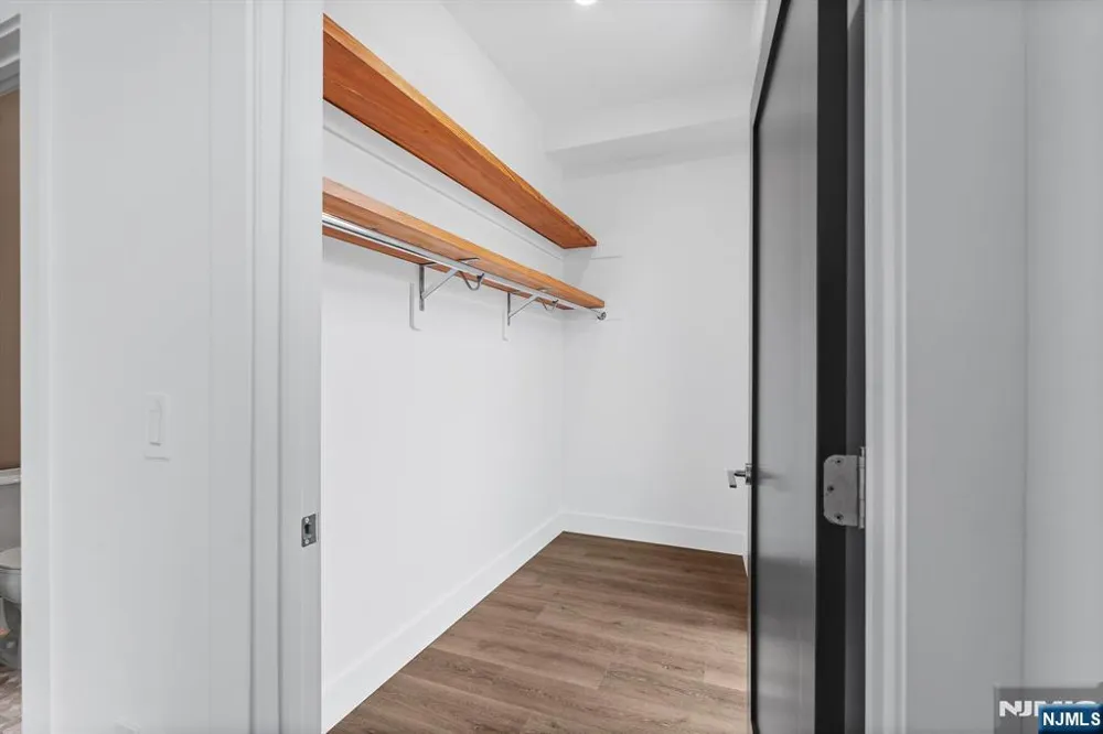 21 Lincoln Park 203 Newark, NJ 07102