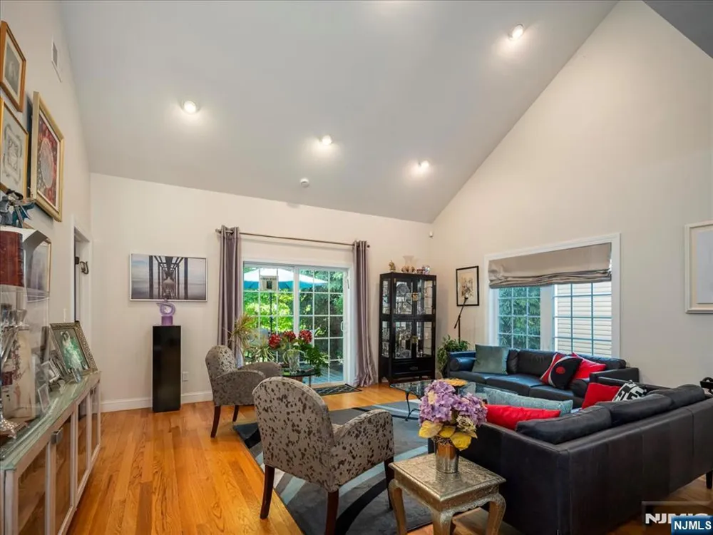 6 Westminster Way Pomona, NY 10970