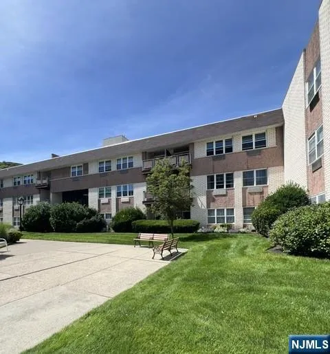 1111 River Road C8 Edgewater, NJ 07020