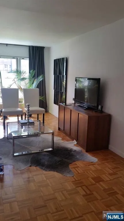 1111 River Road C8 Edgewater, NJ 07020