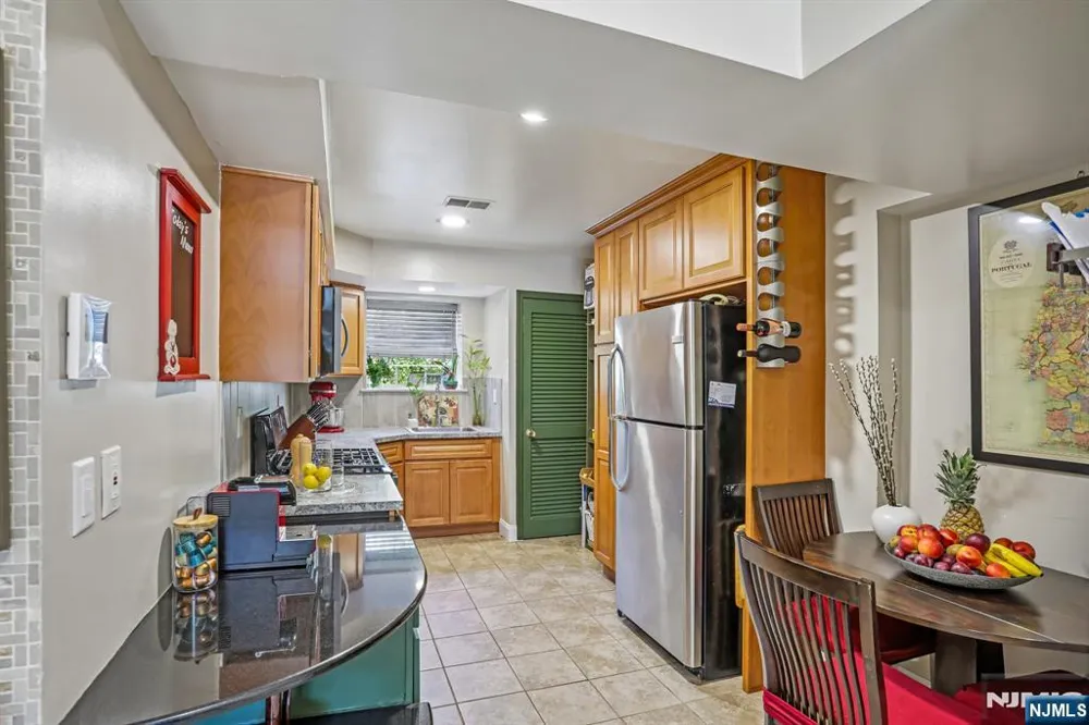 272-276 Walnut 6D Newark, NJ 07105
