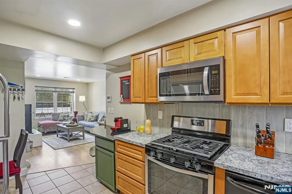 272-276 Walnut 6D Newark, NJ 07105