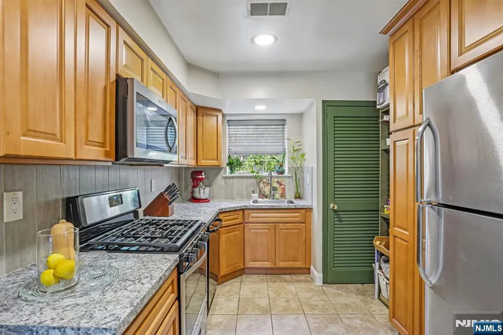 272-276 Walnut 6D Newark, NJ 07105