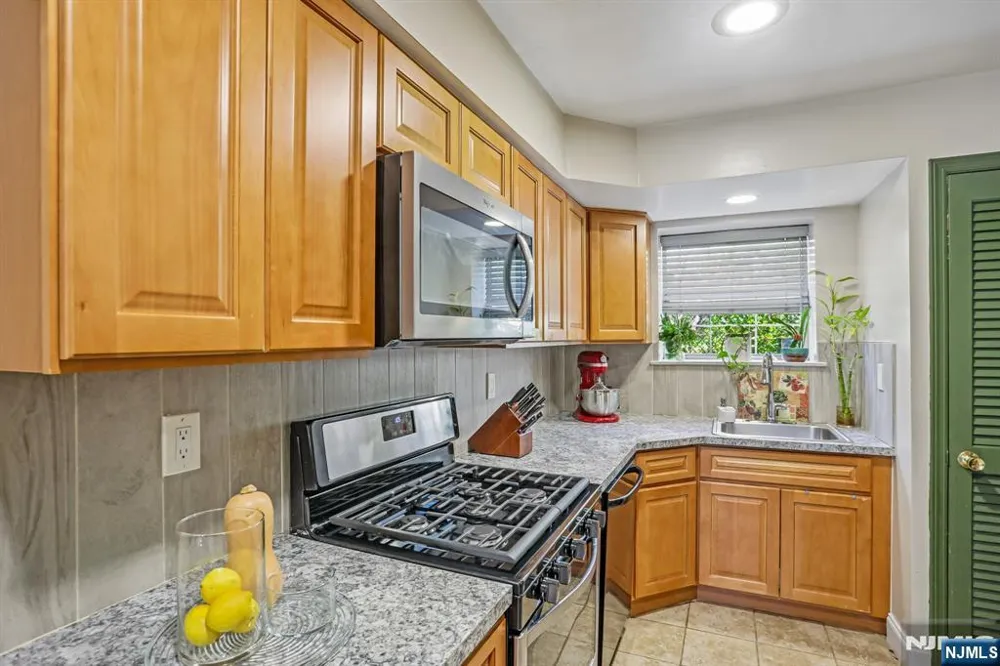 272-276 Walnut 6D Newark, NJ 07105