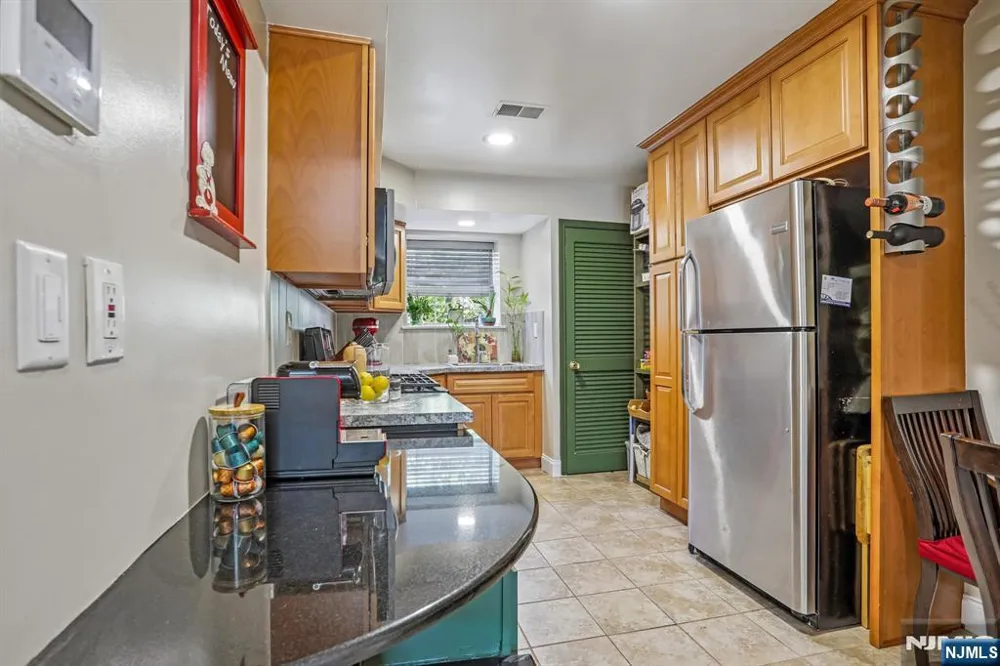 272-276 Walnut 6D Newark, NJ 07105
