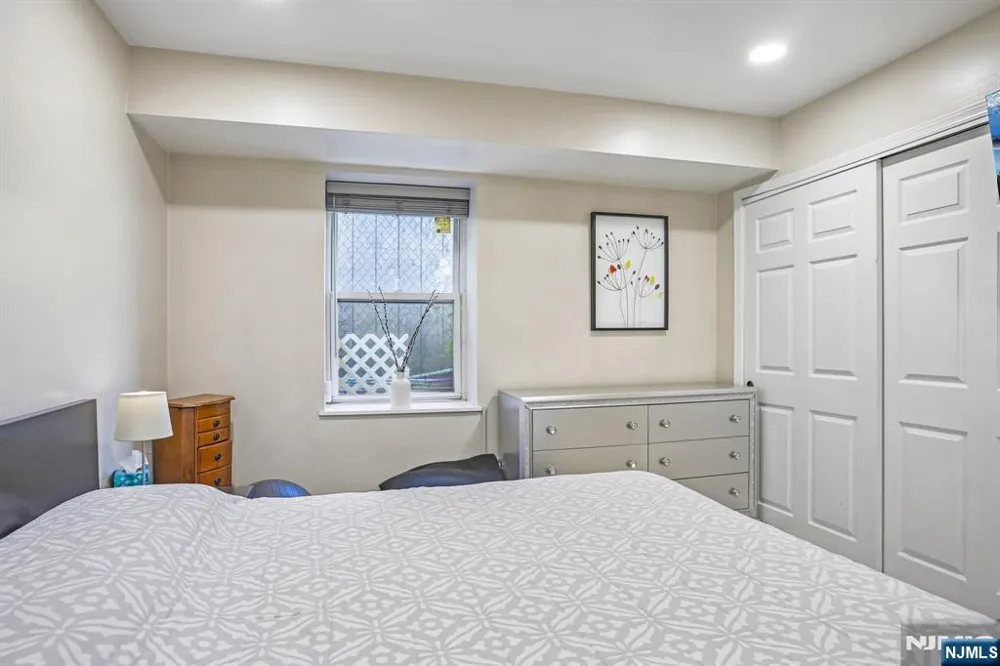 272-276 Walnut 6D Newark, NJ 07105
