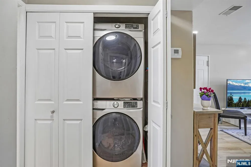 272-276 Walnut 6D Newark, NJ 07105