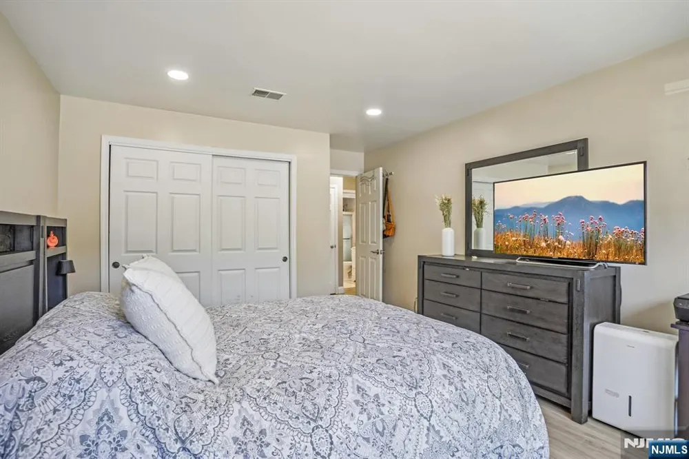 272-276 Walnut 6D Newark, NJ 07105