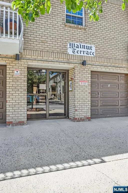272-276 Walnut 6D Newark, NJ 07105