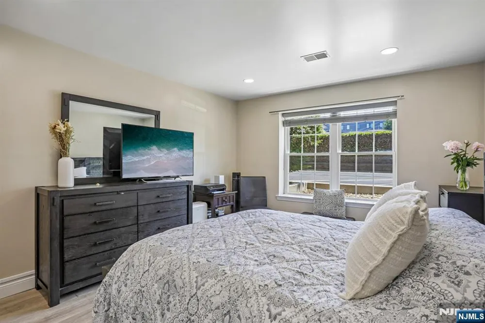 272-276 Walnut 6D Newark, NJ 07105