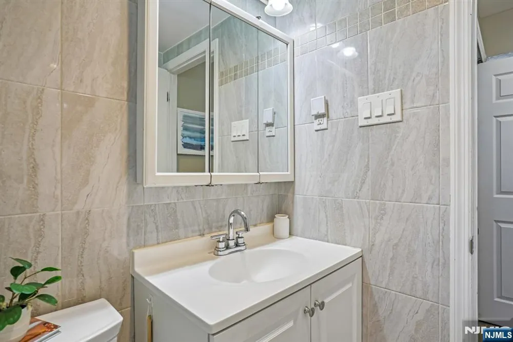272-276 Walnut 6D Newark, NJ 07105