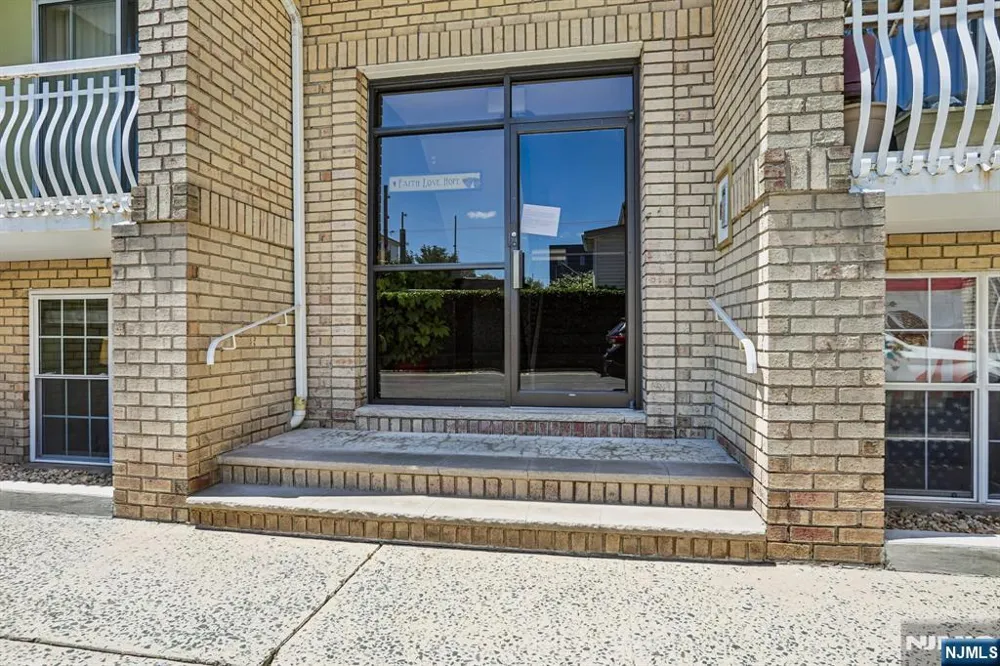 272-276 Walnut 6D Newark, NJ 07105