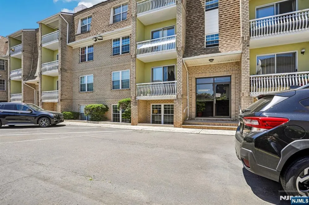 272-276 Walnut 6D Newark, NJ 07105