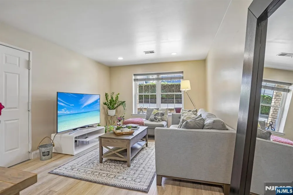 272-276 Walnut 6D Newark, NJ 07105