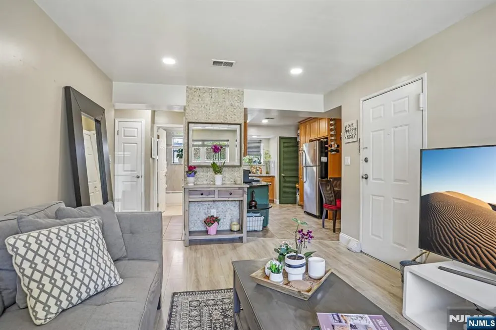 272-276 Walnut 6D Newark, NJ 07105