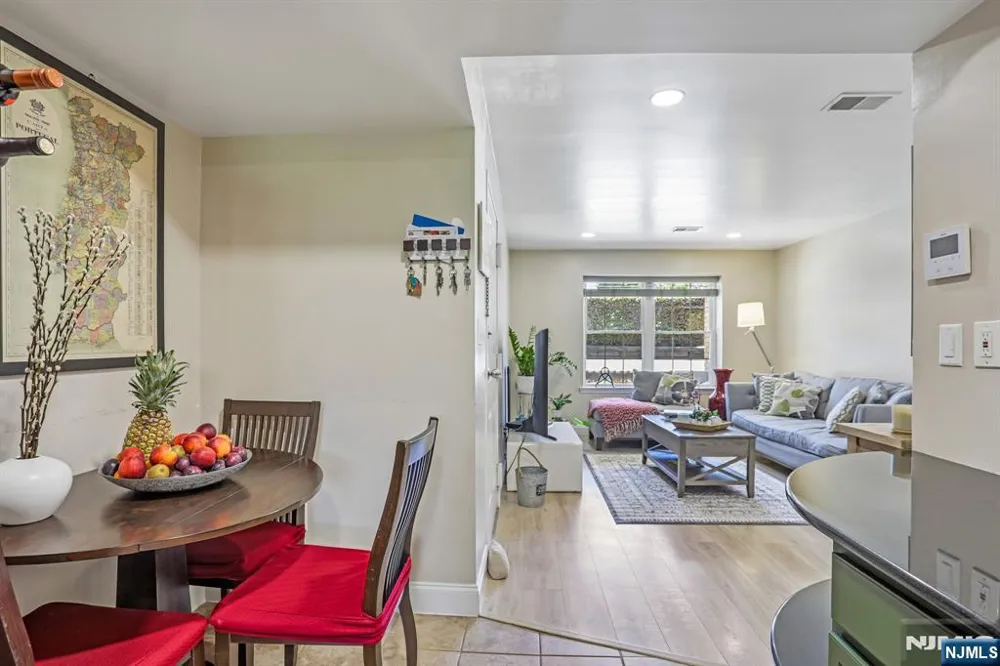 272-276 Walnut 6D Newark, NJ 07105