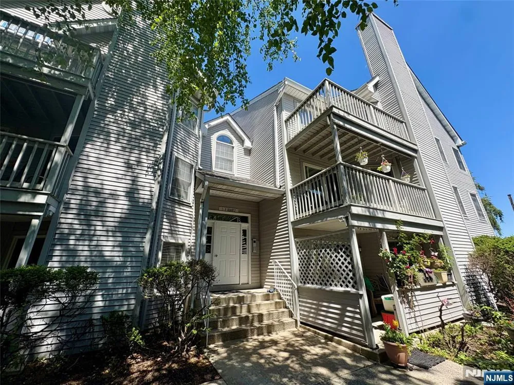 8 Quartz Lane Paterson, NJ 07501