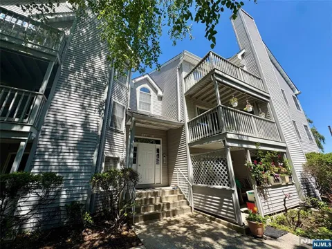 8 Quartz Lane