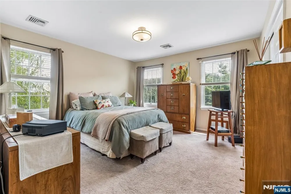 8 Quartz Lane Paterson, NJ 07501