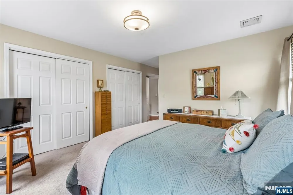 8 Quartz Lane Paterson, NJ 07501
