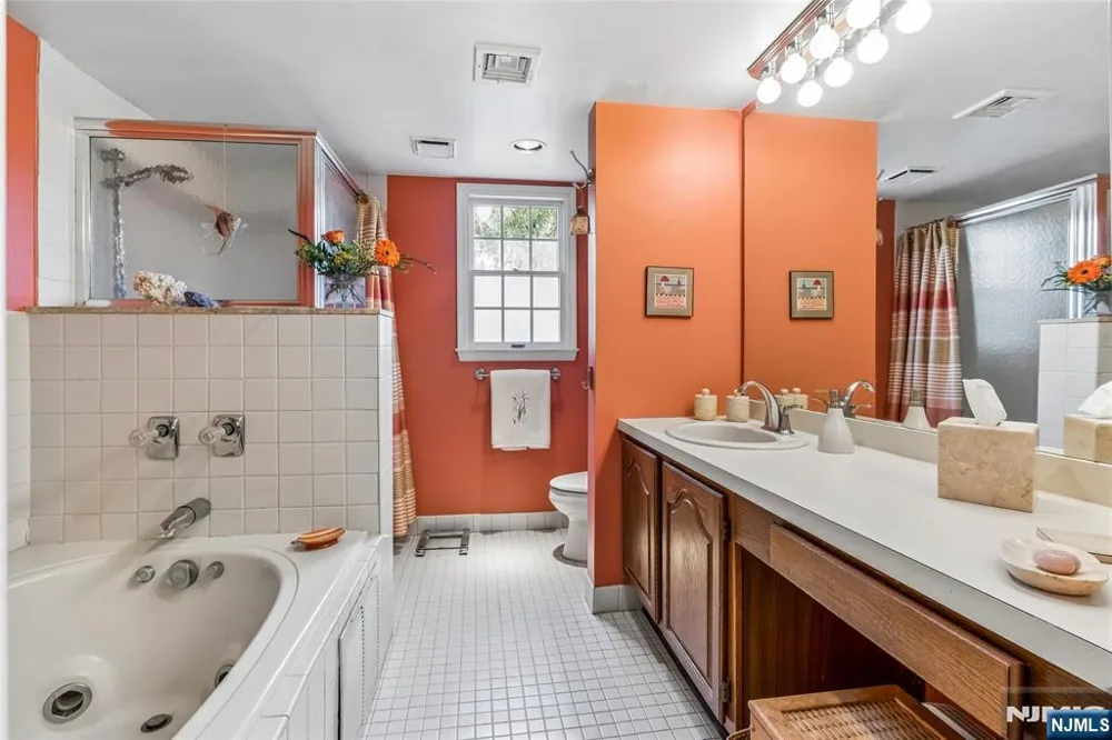 8 Quartz Lane Paterson, NJ 07501