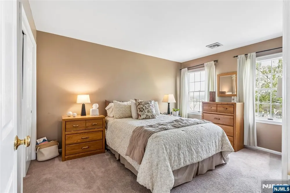 8 Quartz Lane Paterson, NJ 07501