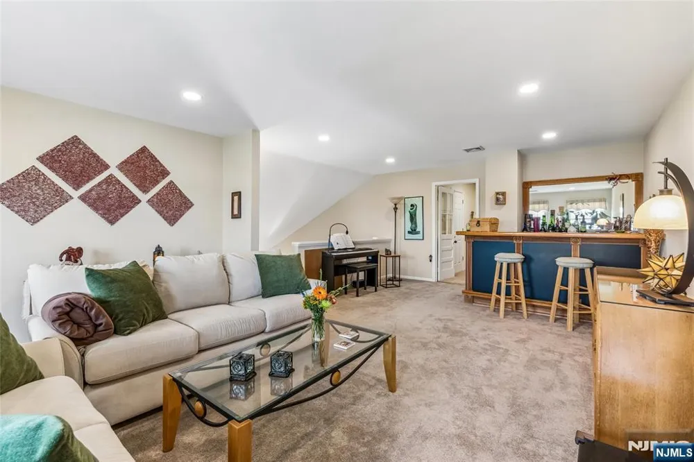 8 Quartz Lane Paterson, NJ 07501