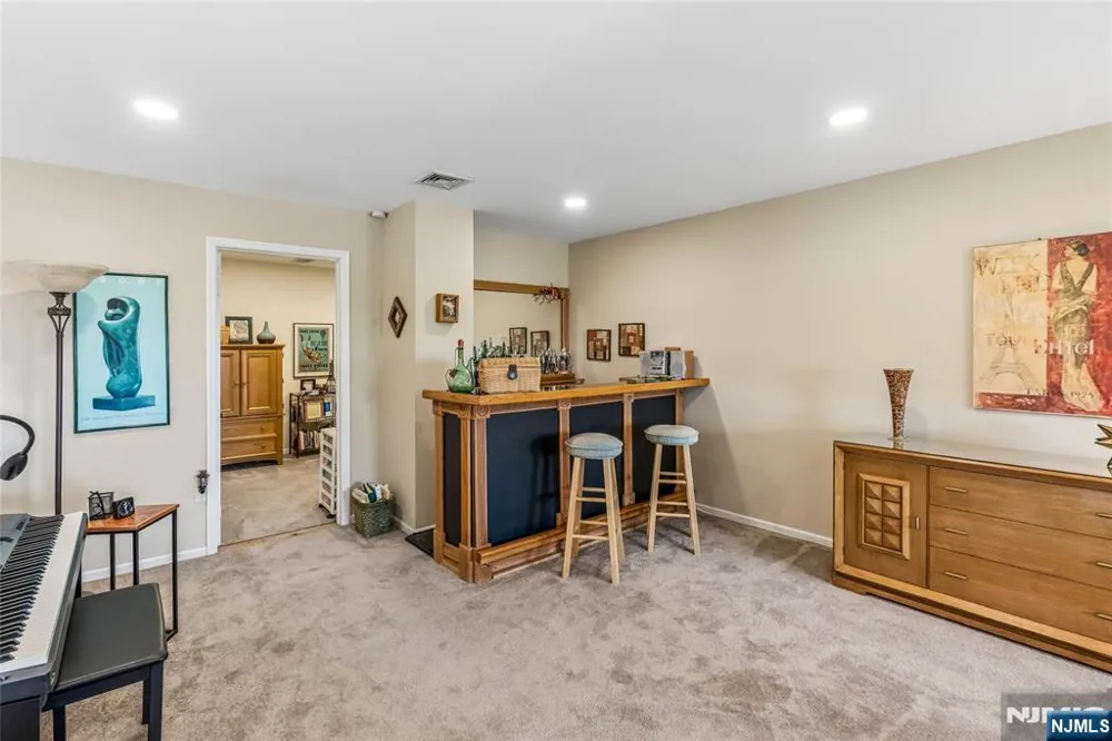 8 Quartz Lane Paterson, NJ 07501