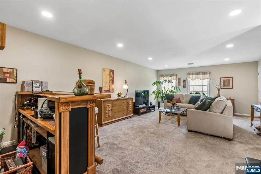 8 Quartz Lane Paterson, NJ 07501