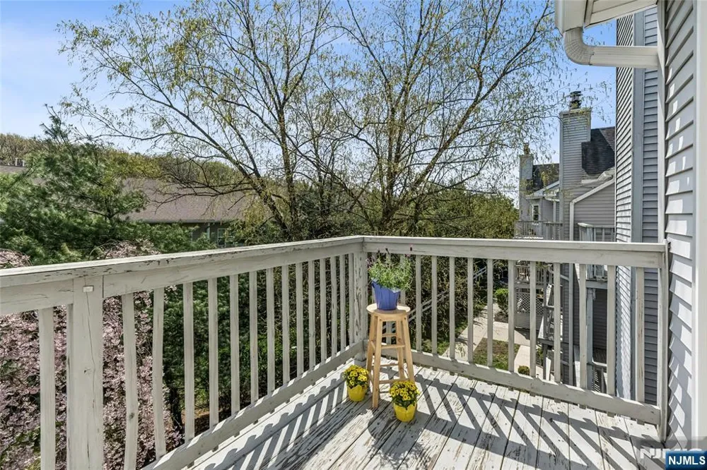8 Quartz Lane Paterson, NJ 07501