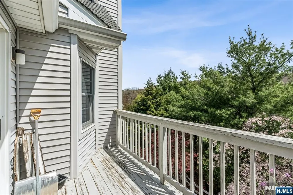 8 Quartz Lane Paterson, NJ 07501