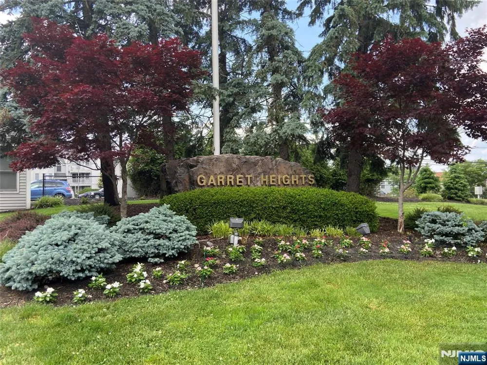 8 Quartz Lane Paterson, NJ 07501