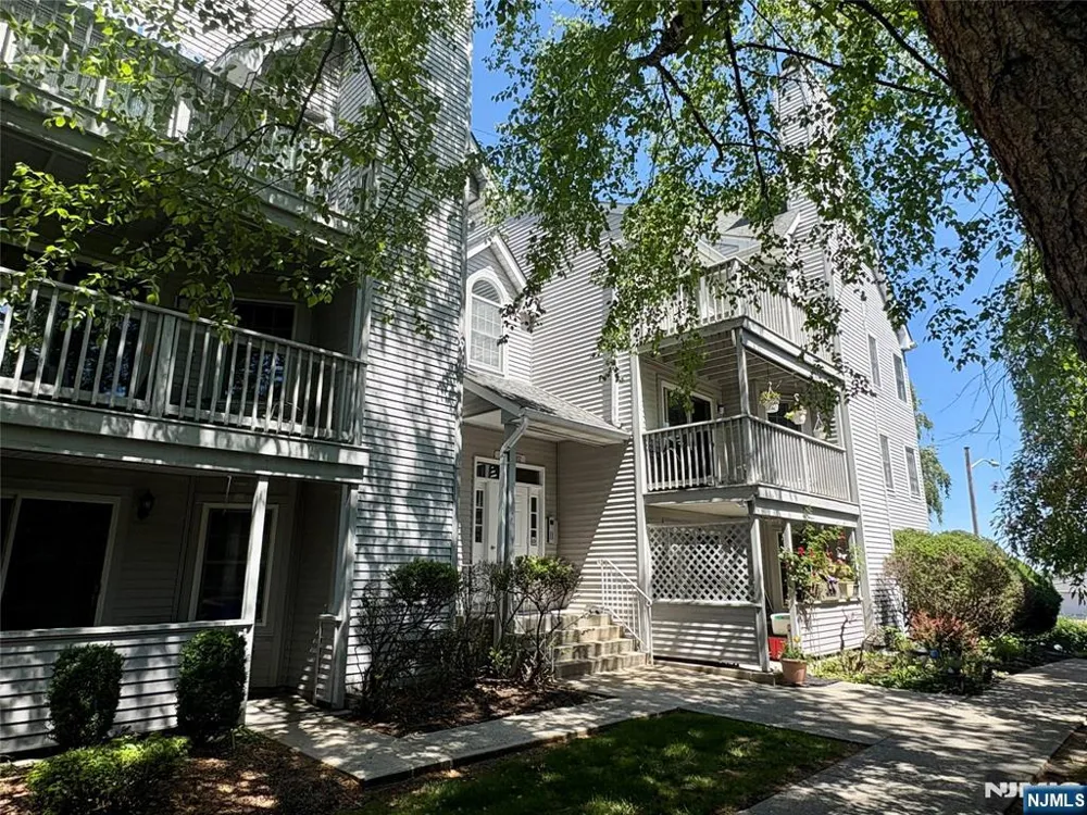 8 Quartz Lane Paterson, NJ 07501