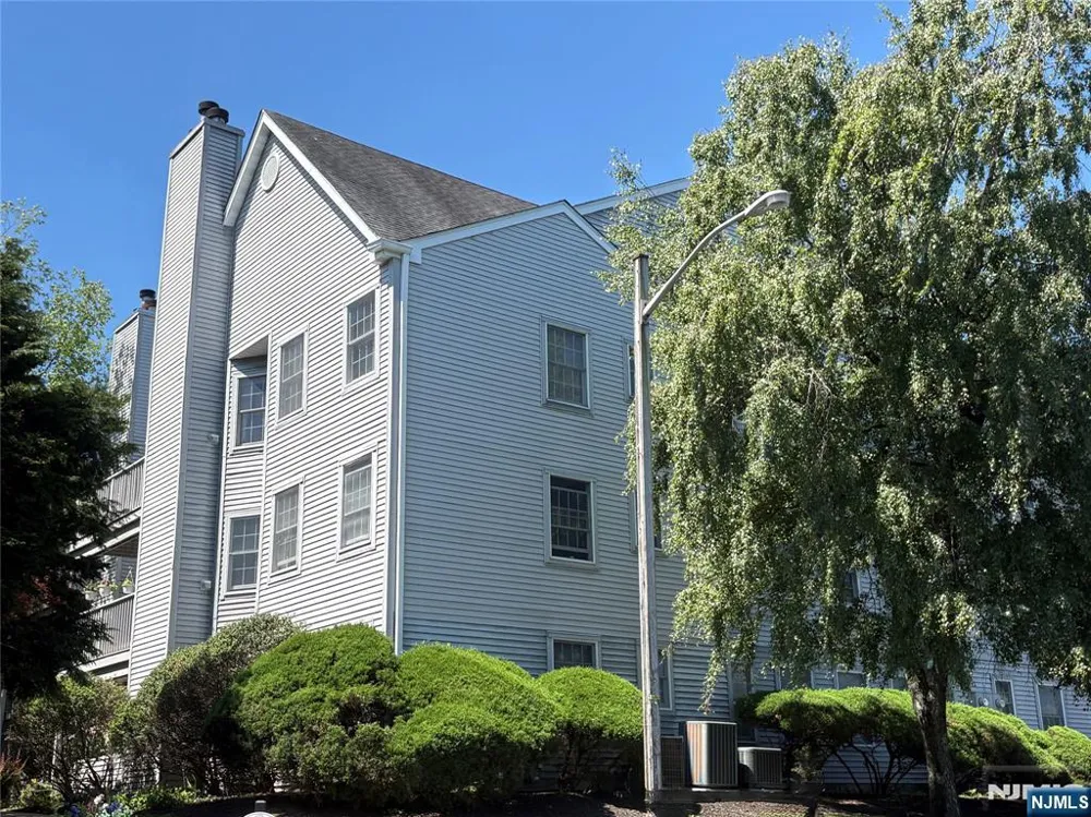 8 Quartz Lane Paterson, NJ 07501