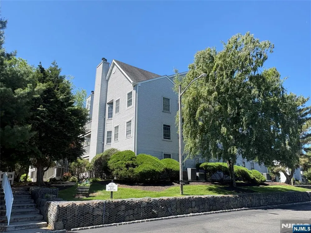 8 Quartz Lane Paterson, NJ 07501
