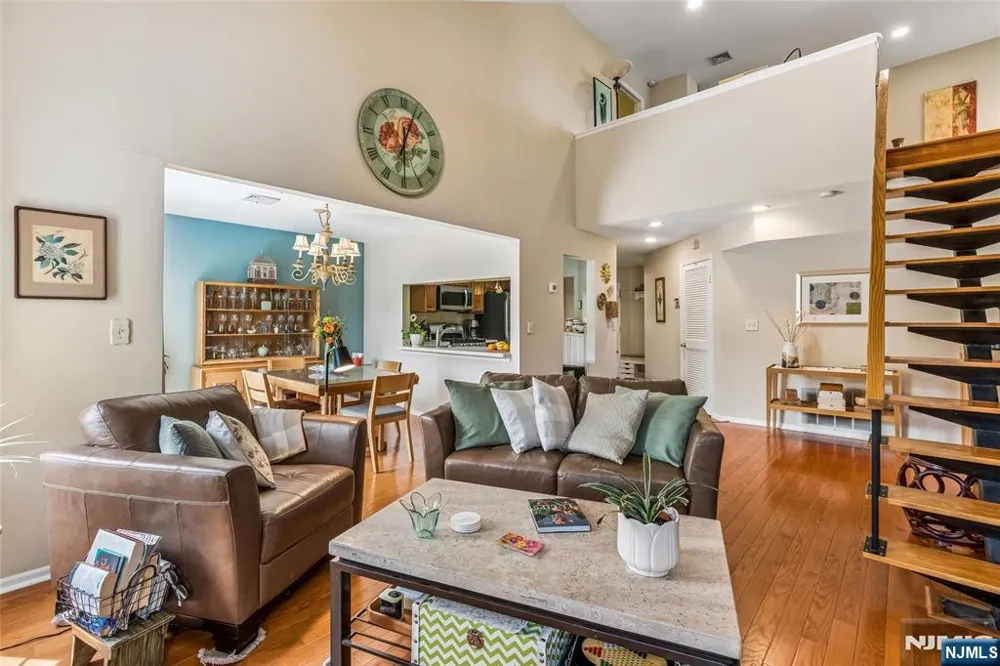 8 Quartz Lane Paterson, NJ 07501