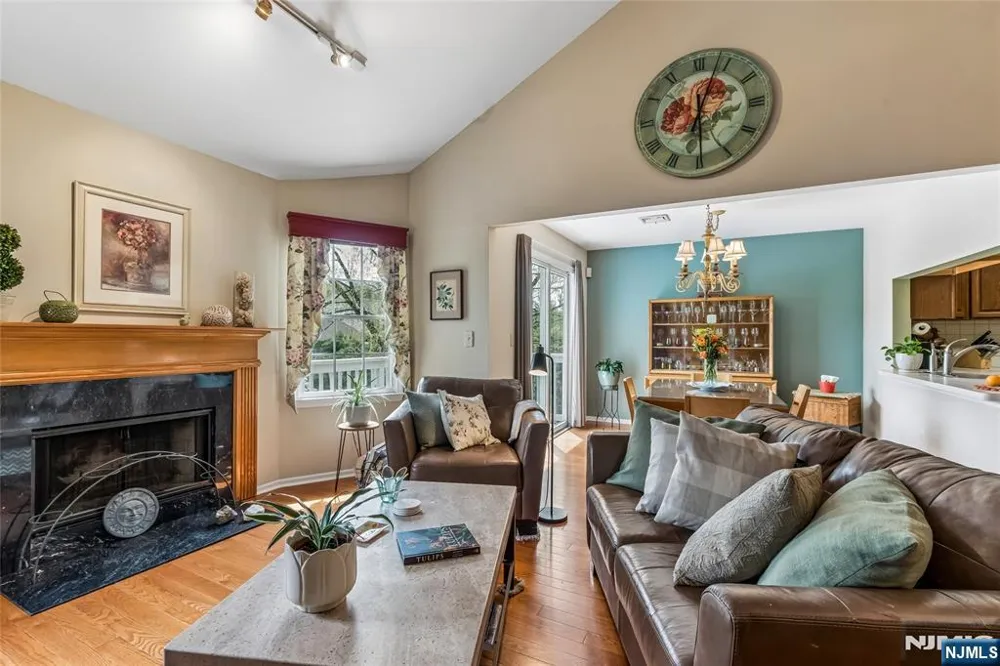 8 Quartz Lane Paterson, NJ 07501