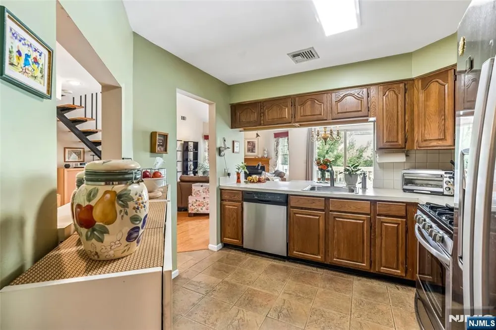 8 Quartz Lane Paterson, NJ 07501