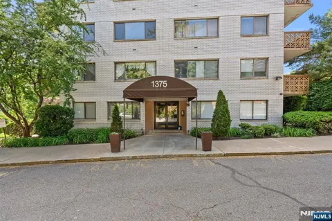 1375 River Road 1E