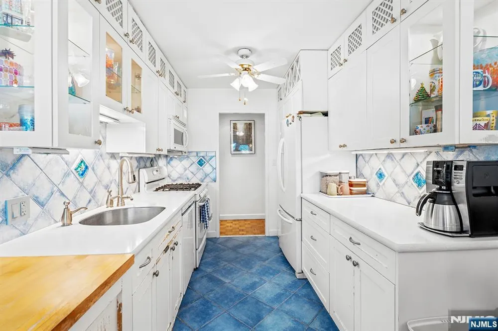 1375 River Road 1E Edgewater, NJ 07020