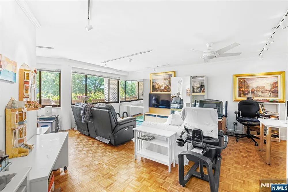 1375 River Road 1E Edgewater, NJ 07020