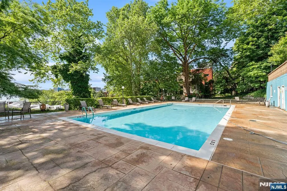 1375 River Road 1E Edgewater, NJ 07020
