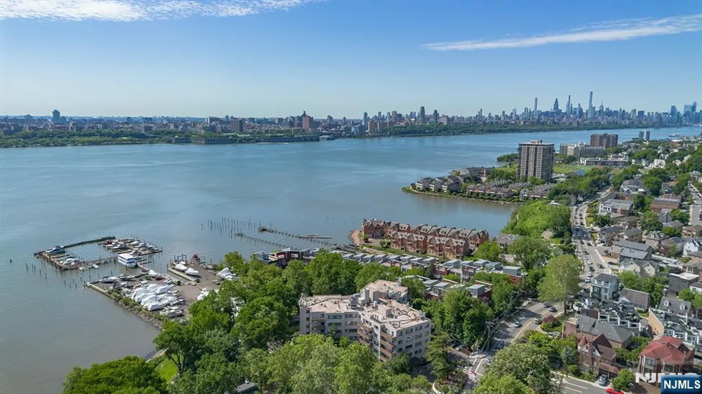1375 River Road 1E Edgewater, NJ 07020