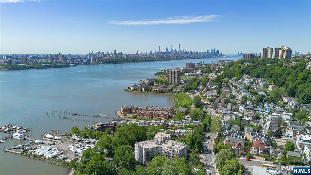 1375 River Road 1E Edgewater, NJ 07020