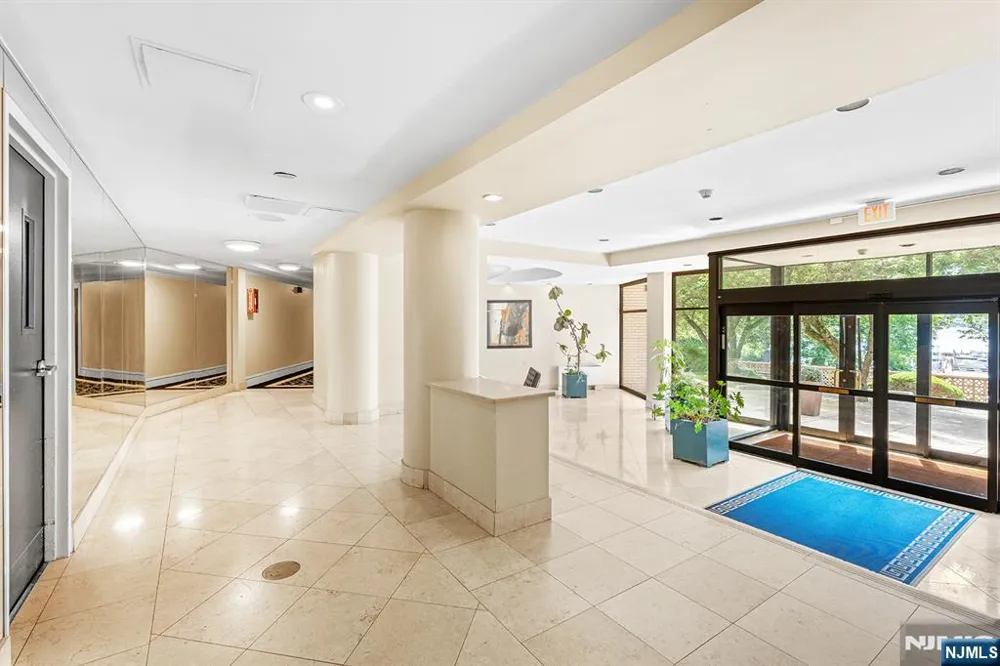 1375 River Road 1E Edgewater, NJ 07020