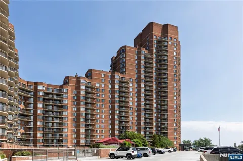 2105 Harmon Cove Tower