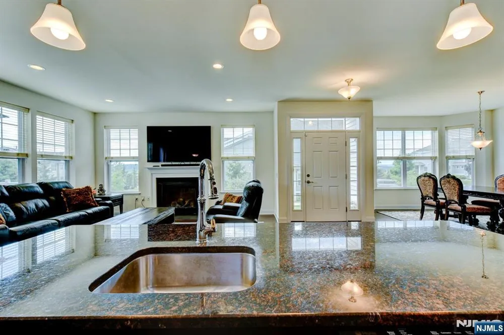 14 Lupine Lane Allamuchy, NJ 07840